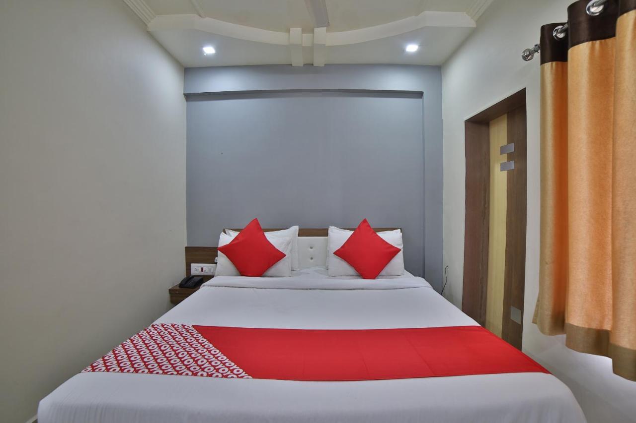 Hotel Loyal Residency Jāmnagar Esterno foto