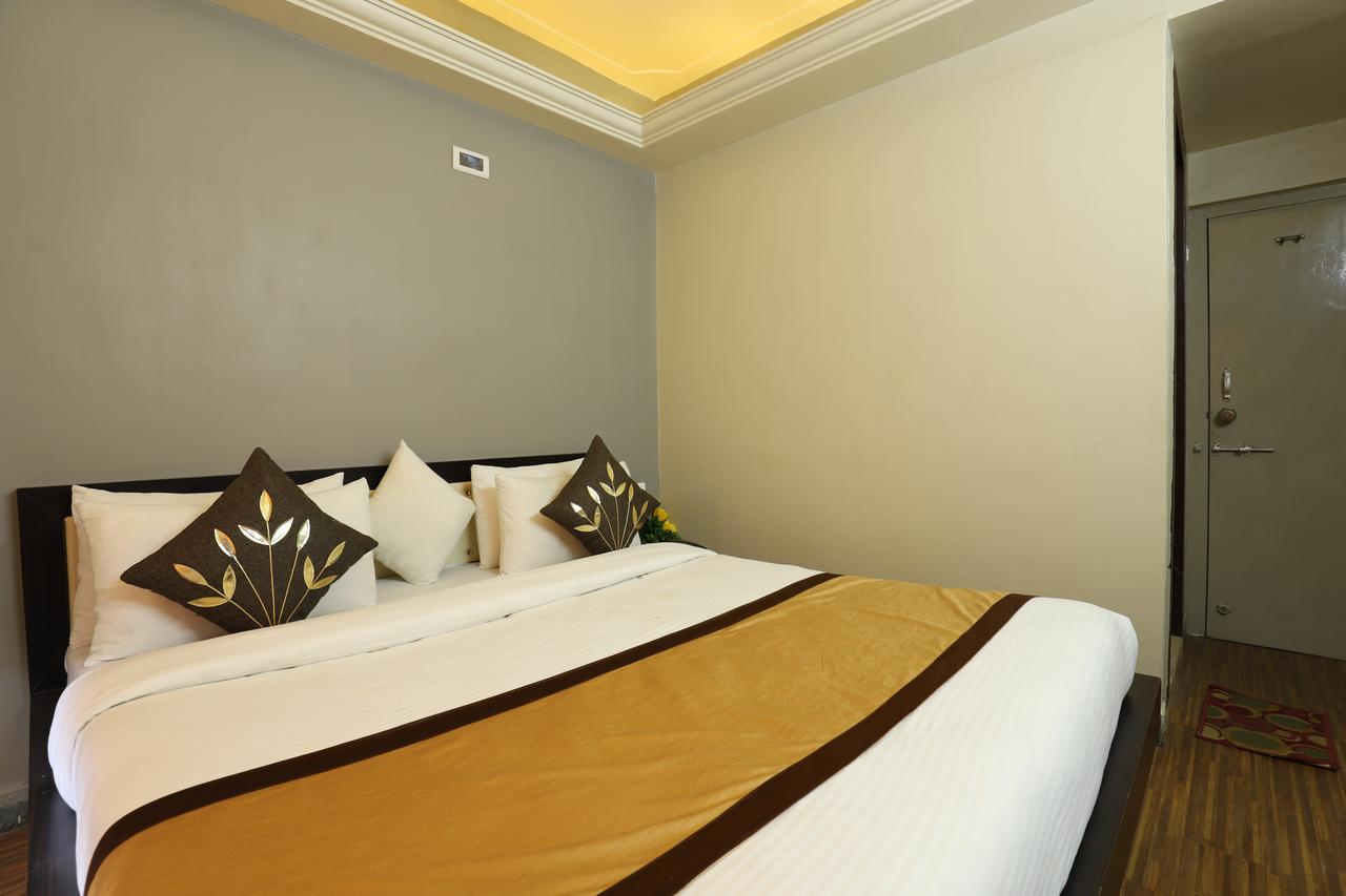 Hotel Loyal Residency Jāmnagar Esterno foto